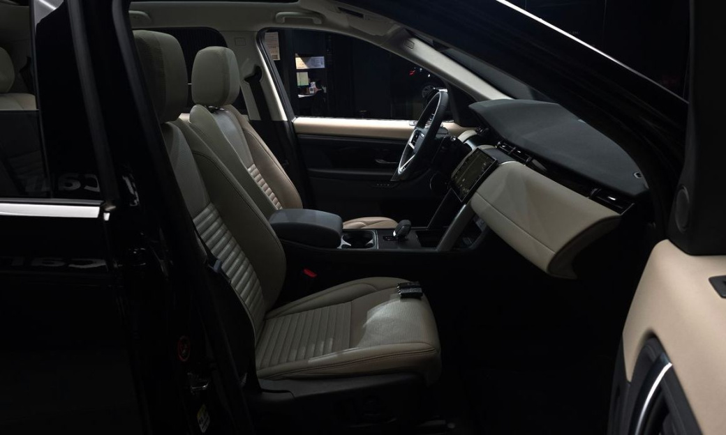 Land Rover Discovery Sport P250 S, 2024