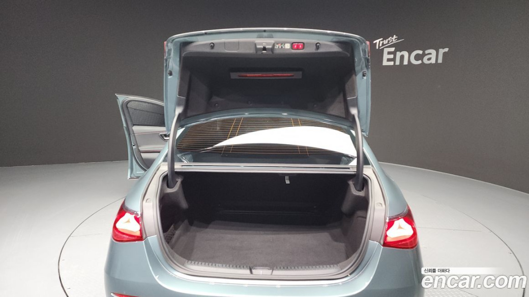 Mercedes-Benz E-Class E200 Avantgarde, 2024