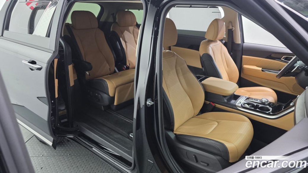 Kia Carnival 7-Seater Signature, 2023