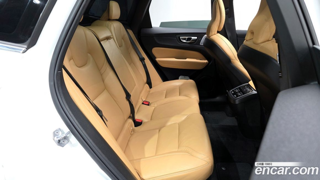 Volvo XC60 B5 Inscription, 2022