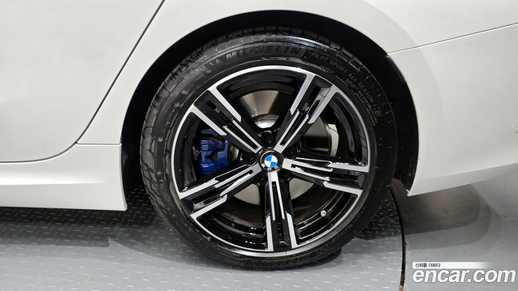 BMW 3-Series 320i M Sport, 2025