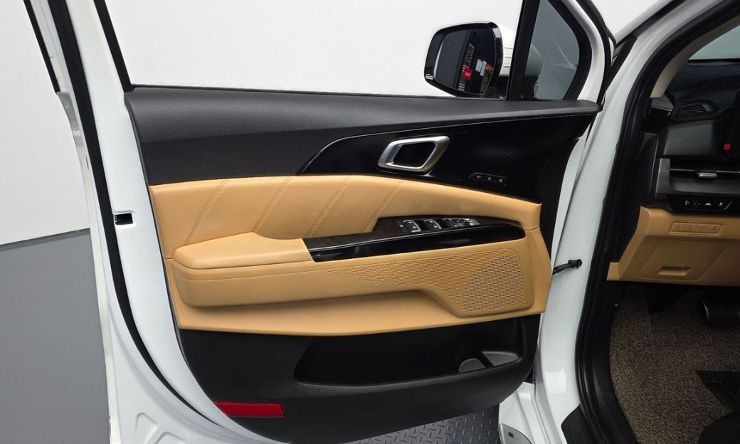 Kia Carnival 7-Seater Signature, 2023