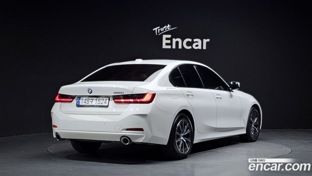 BMW 3-Series 320i, 2023