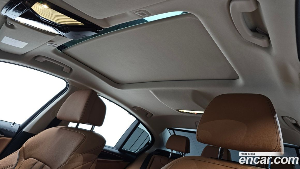 BMW 5-Series 520i Luxury, 2023