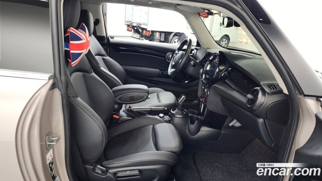 Mini Cooper Classic, 2024