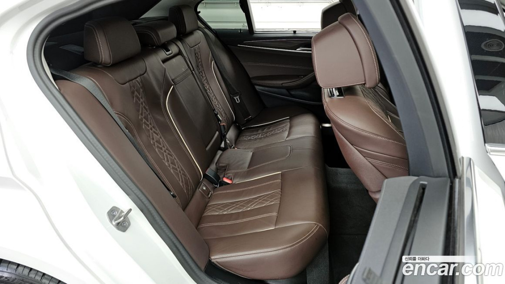 BMW 5-Series 530i Luxury, 2023