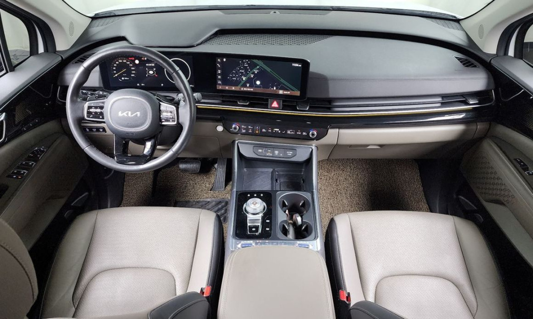 Kia Carnival 9-Seater Signature, 2024