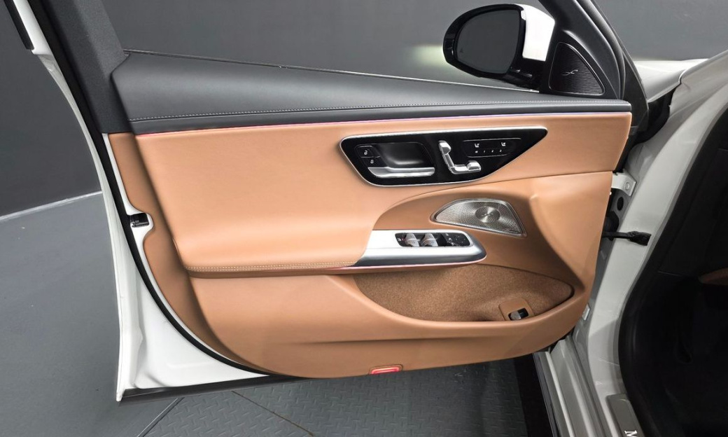 Mercedes-Benz E-Class E300 4MATIC Exclusive, 2024