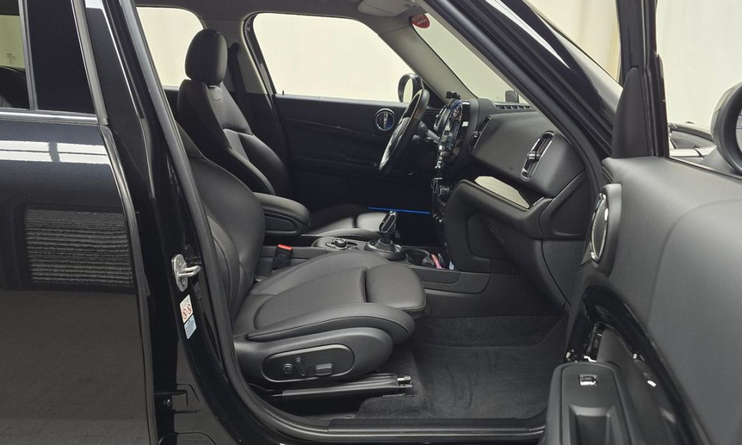 Mini Countryman Classic Plus Launch Pack, 2023