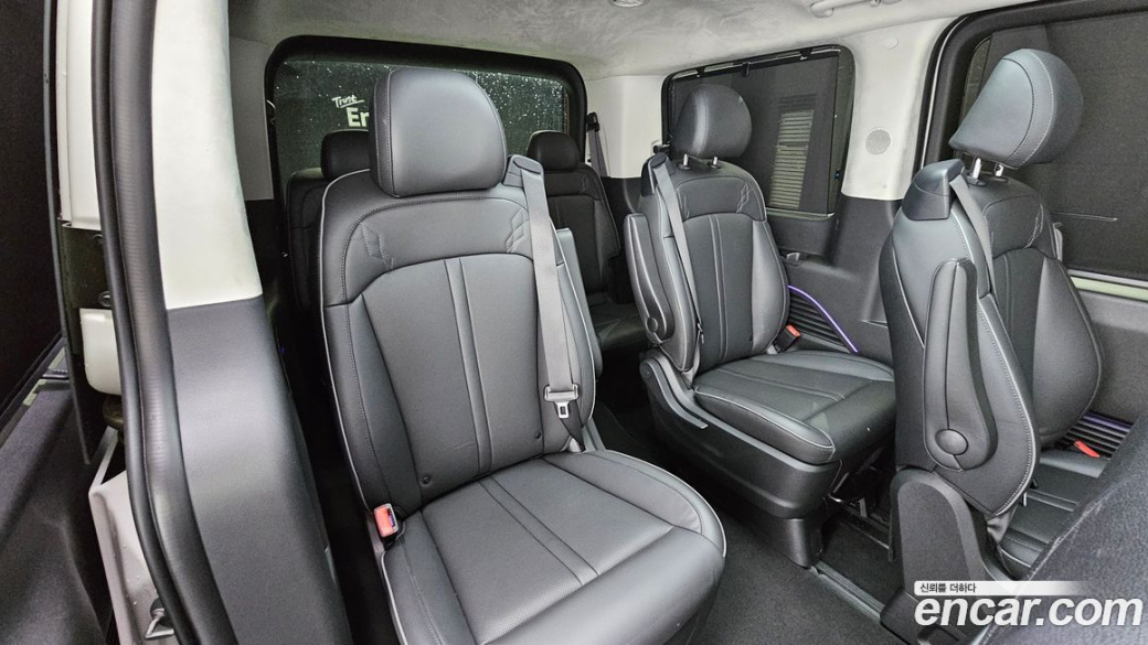 Hyundai Staria 4WD Lounge 9-Seater, 2023