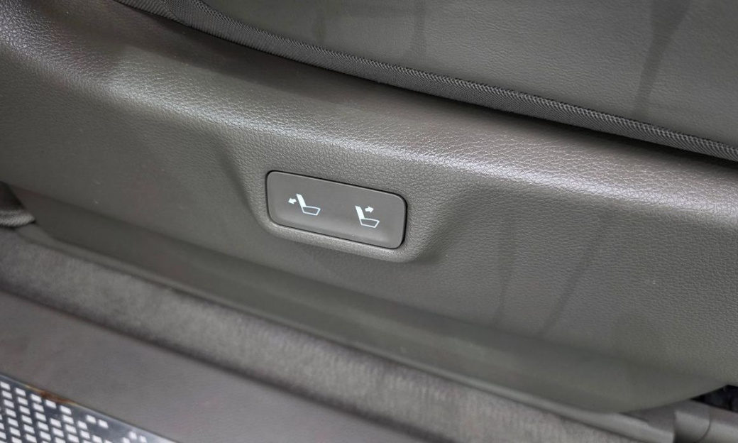 Kia Carnival 9-Seater Hi Limousine, 2024