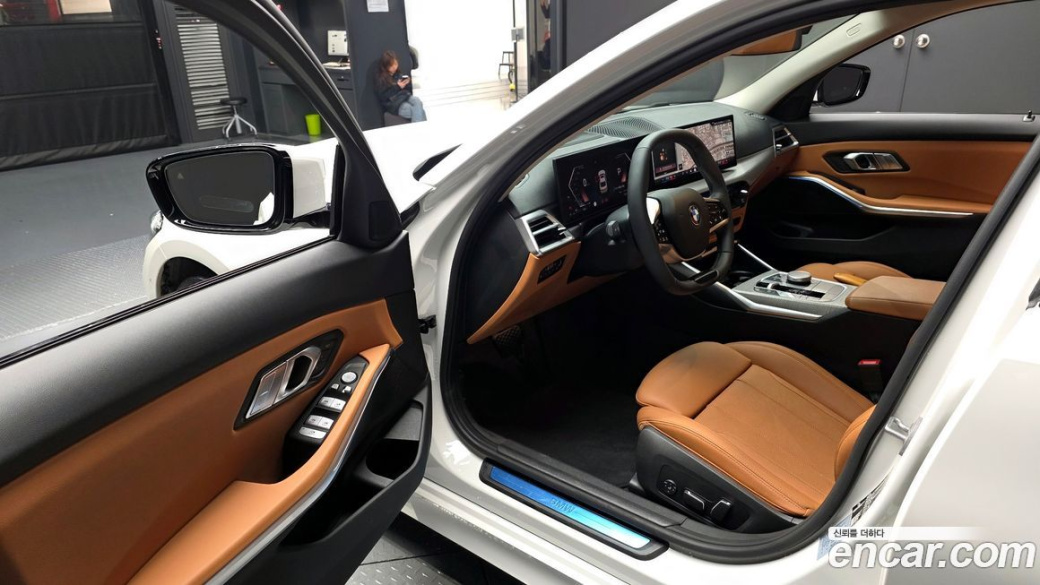 BMW 3-Series 320i, 2025