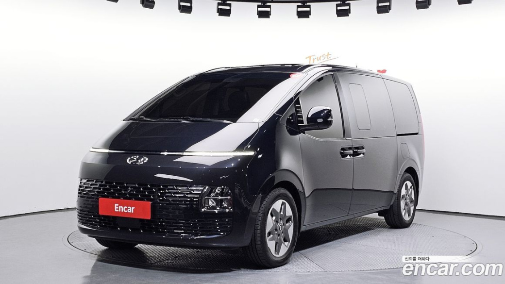 Hyundai Staria 4WD Tourer 11-Seater, 2024