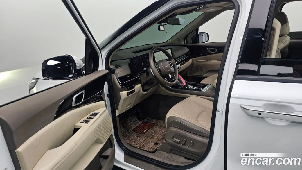 Kia Carnival 9-Seater Signature, 2024