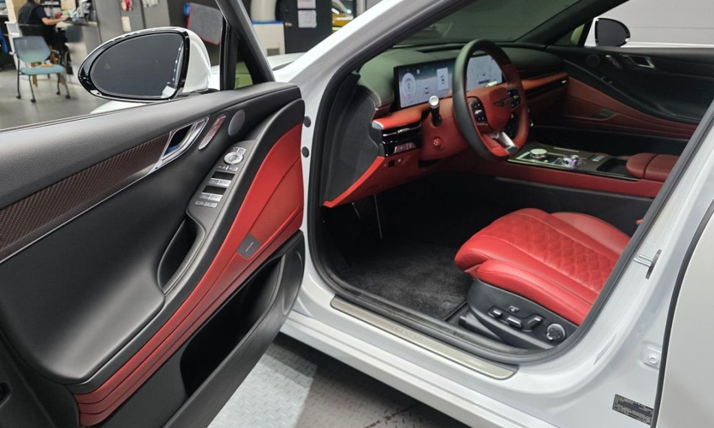Genesis G80 Gasoline 2.5 Turbo AWD, 2025