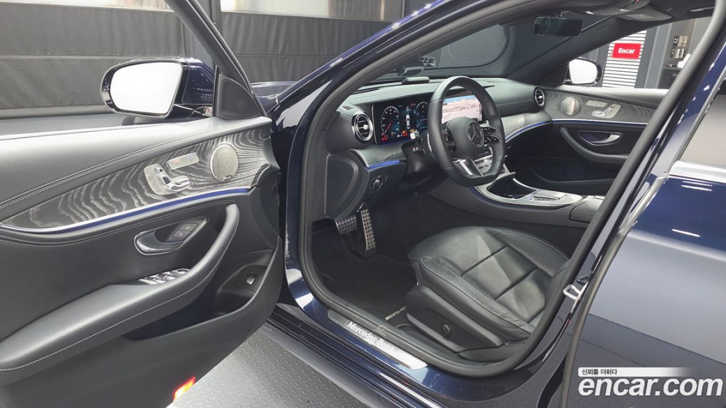 Mercedes-Benz E-Class E350 4MATIC AMG Line, 2022