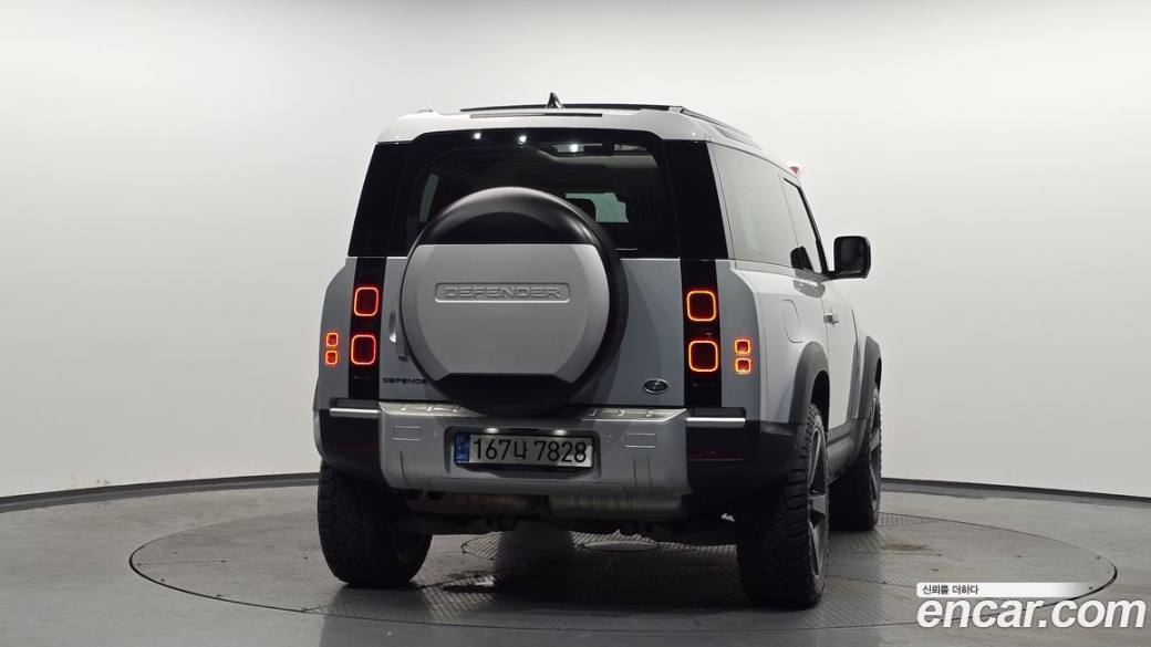 Land Rover Defender 90 D250 SE, 2022