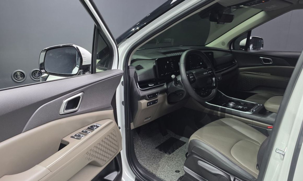 Kia Carnival 9-Seater Prestige, 2025