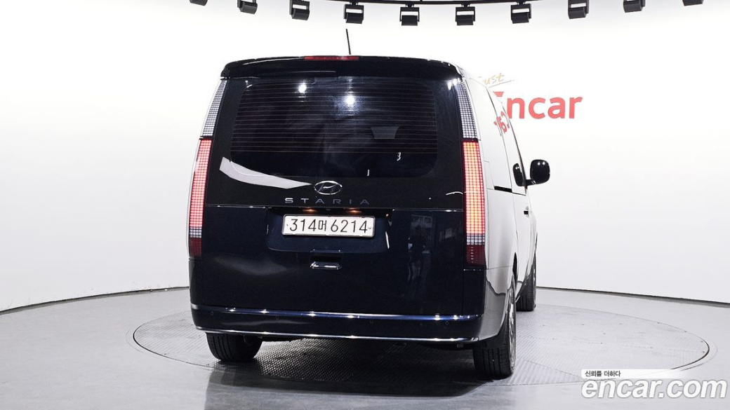 Hyundai Staria Lounge 9-Seater, 2022