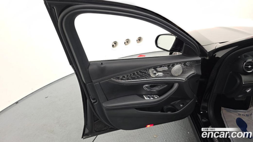 Mercedes-Benz E-Class E350 4MATIC AMG Line, 2022
