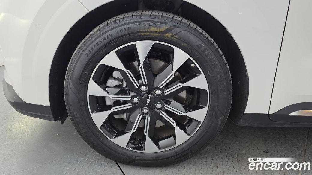Kia Carnival 7-Seater Outdoor, 2023