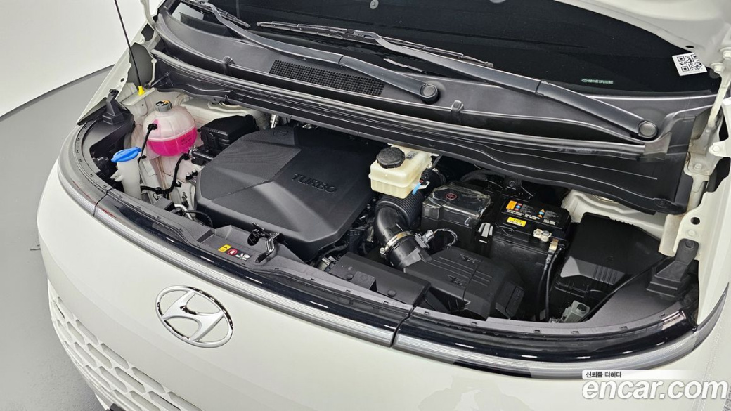 Hyundai Staria 4WD Tourer 9-Seater, 2023
