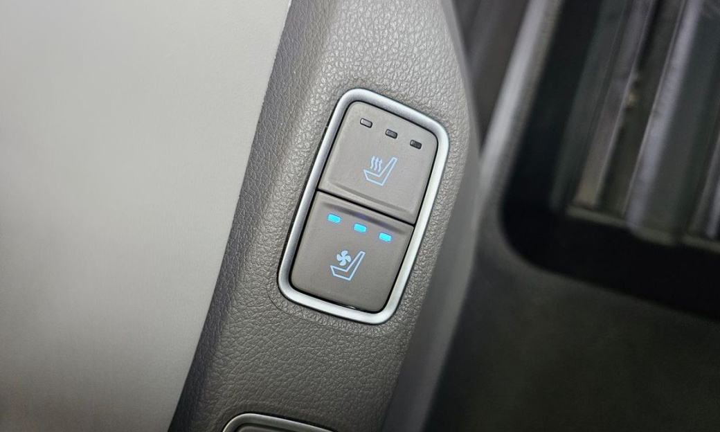 Hyundai Staria 4WD Lounge 7-Seater, 2022