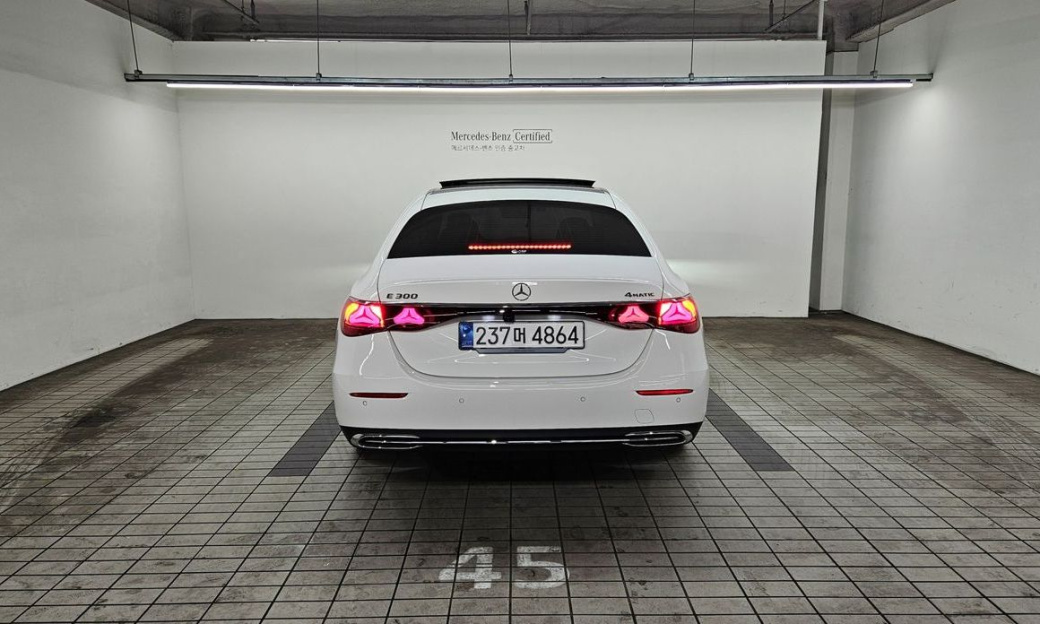 Mercedes-Benz E-Class E300 4MATIC Exclusive, 2024
