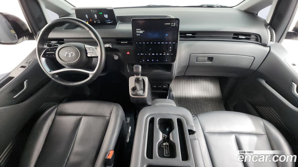 Hyundai Staria Tourer 11-Seater, 2024