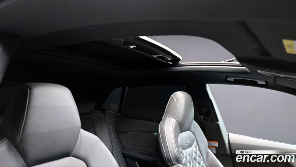 Audi Q8 55 TFSI Quattro Premium, 2023