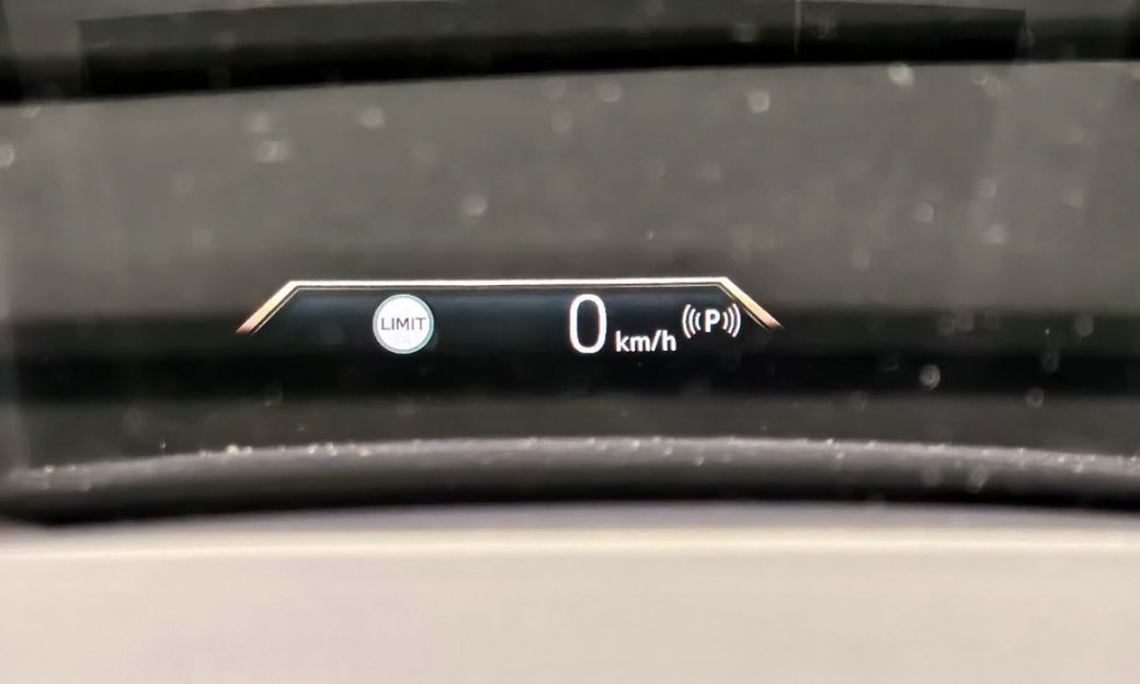BMW 2-Series 220i Luxury, 2023