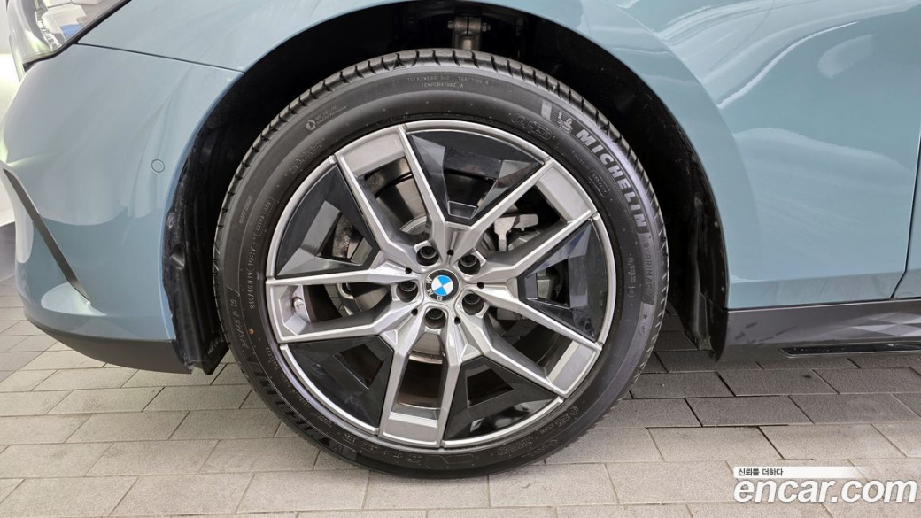 BMW 5-Series 520i, 2025