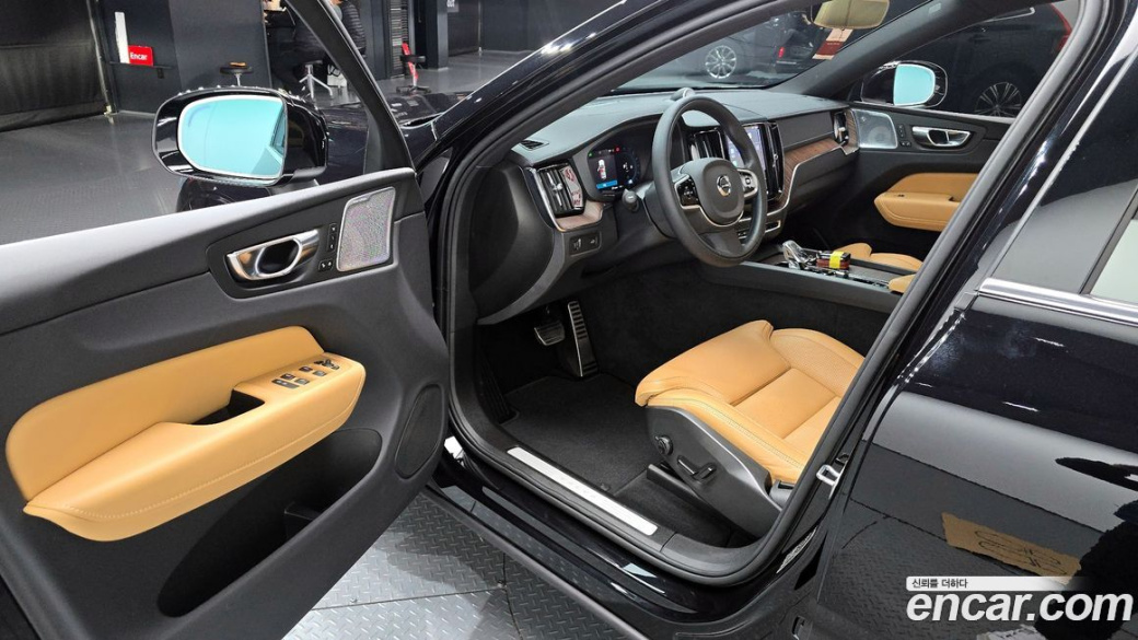 Volvo XC60 B5 Inscription, 2022