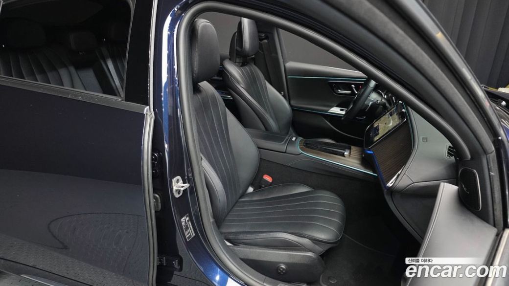 Mercedes-Benz E-Class E300 4MATIC Exclusive, 2024