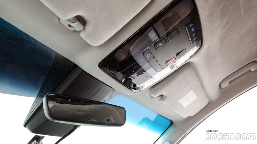 Hyundai Staria 4WD Lounge 9-Seater, 2022