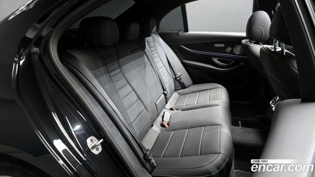 Mercedes-Benz E-Class E220d 4MATIC AMG Line, 2022