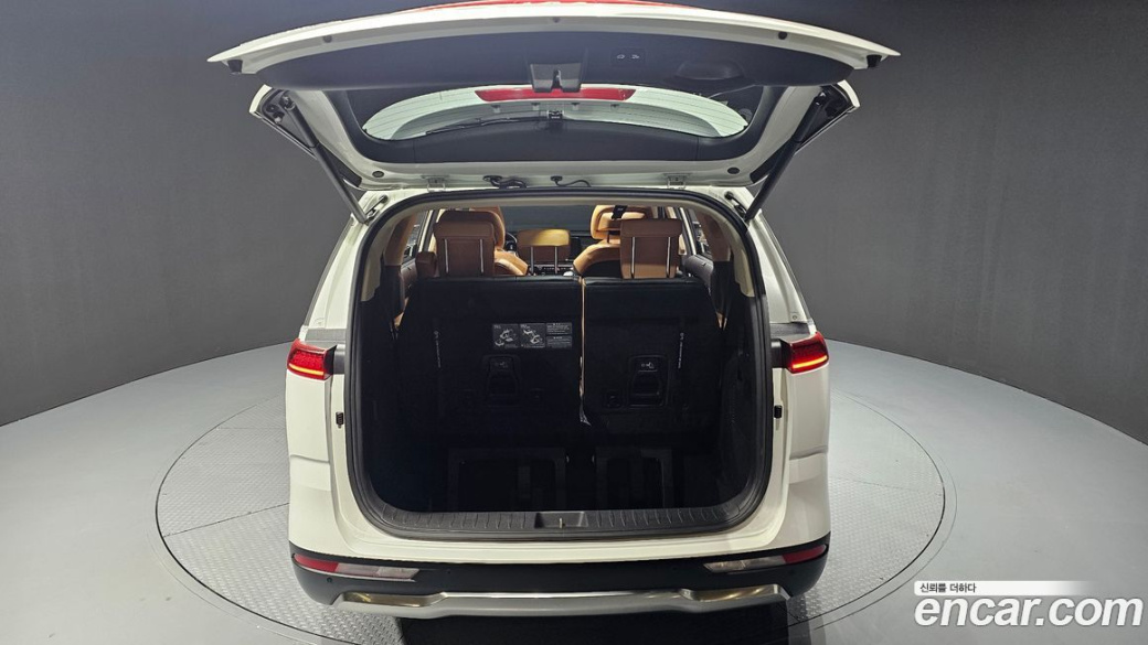 Kia Carnival 7-Seater Signature, 2023