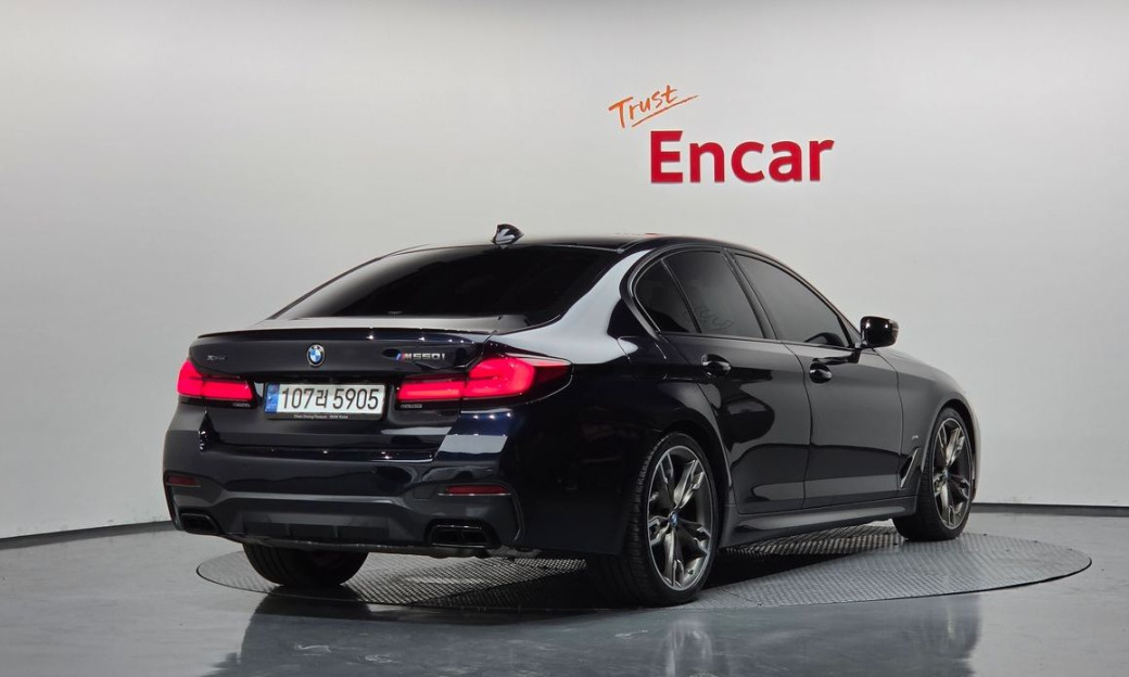 BMW 5-Series M550i xDrive, 2022