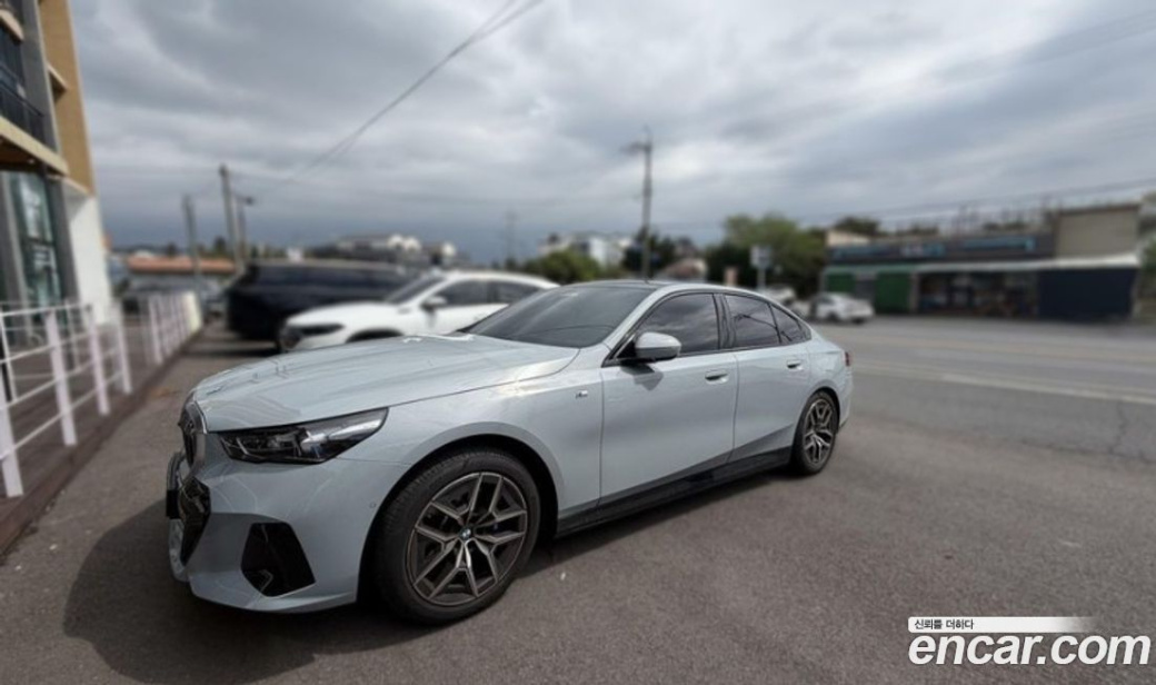 BMW 5-Series 520i M Sport, 2025