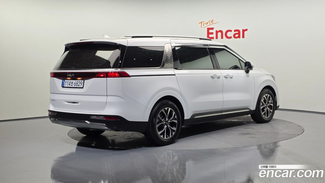 Kia Carnival 9-Seater Signature, 2023