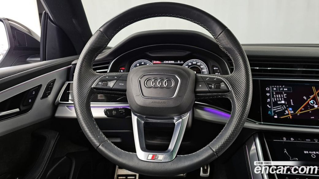Audi Q8 55 TFSI Quattro Premium, 2022