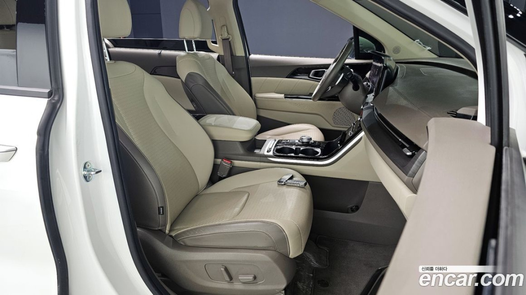 Kia Carnival 7-Seater Signature, 2023