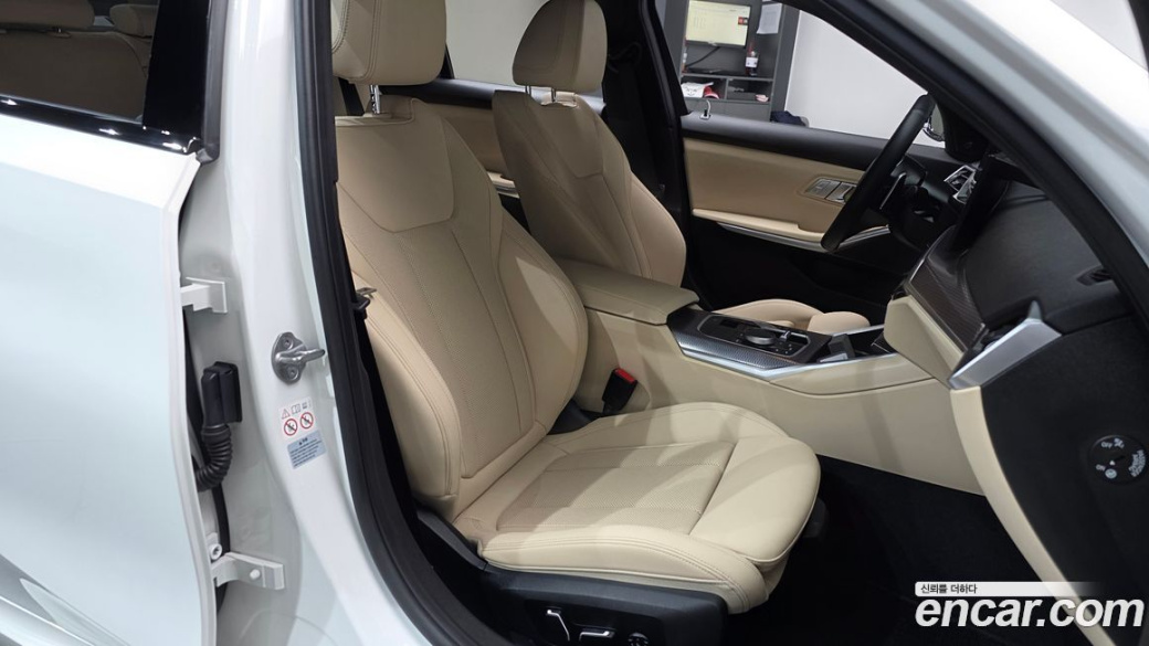 BMW 3-Series 320i M Sport, 2024