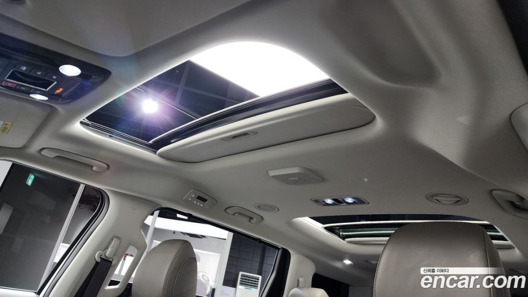 Kia Carnival 9-Seater Signature, 2024