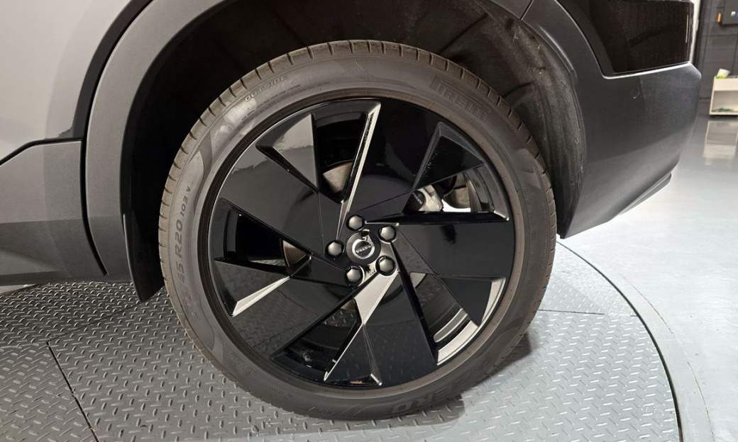 Volvo XC40 B4 Black Edition, 2025