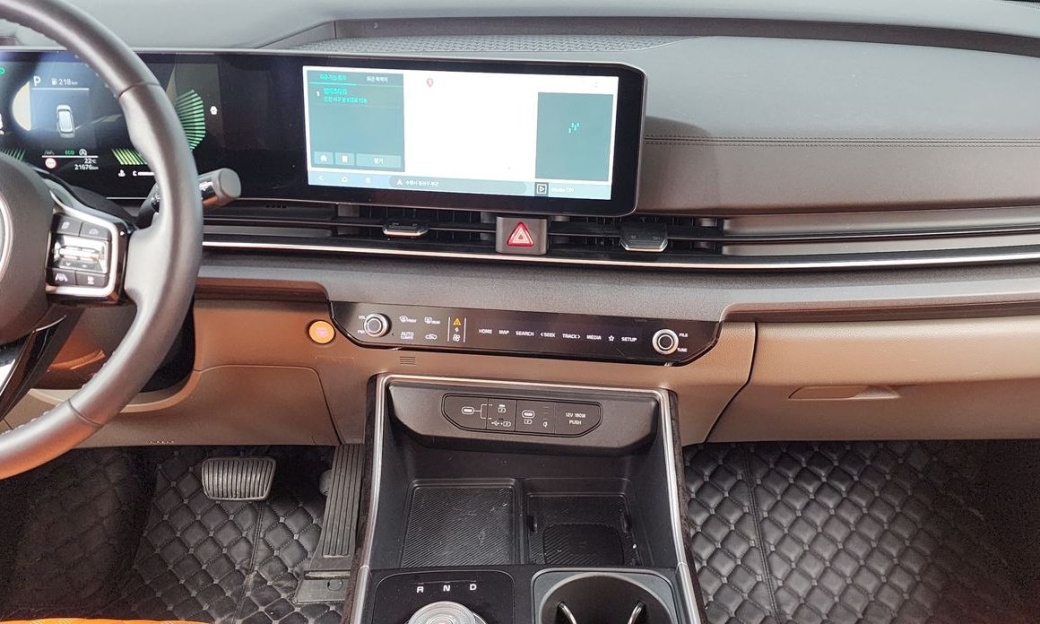 Kia Carnival 9-Seater Prestige, 2024