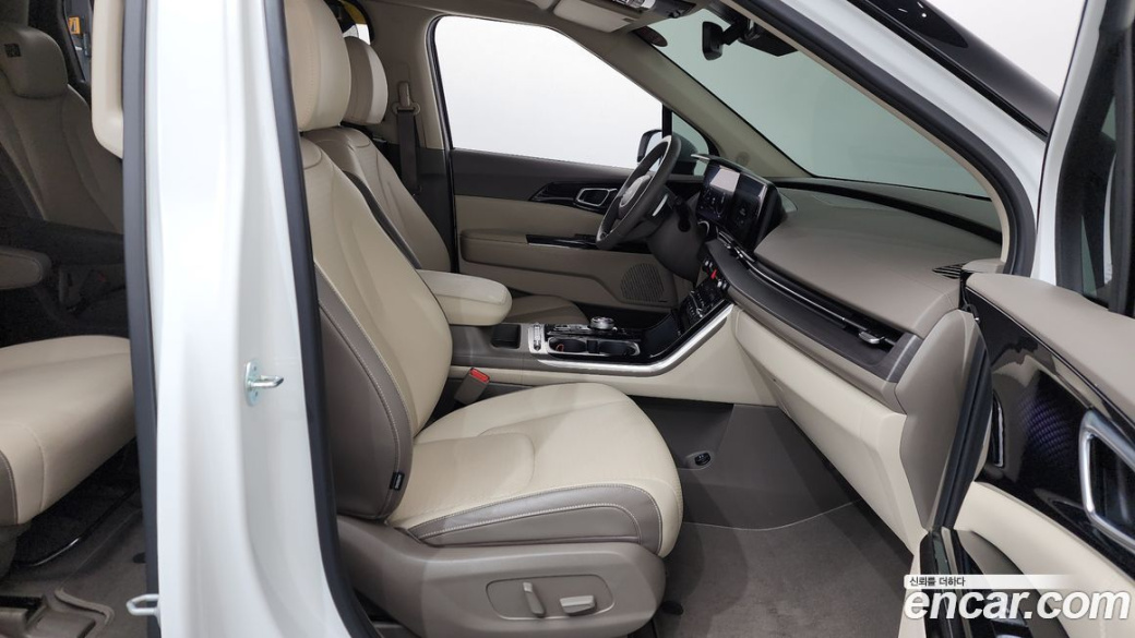 Kia Carnival 9-Seater Signature, 2023