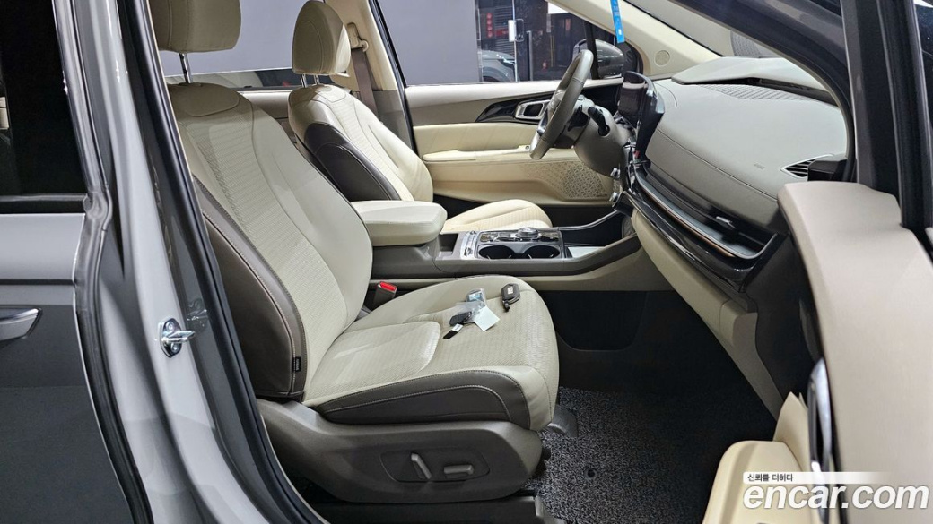 Kia Carnival 9-Seater Gravity, 2025