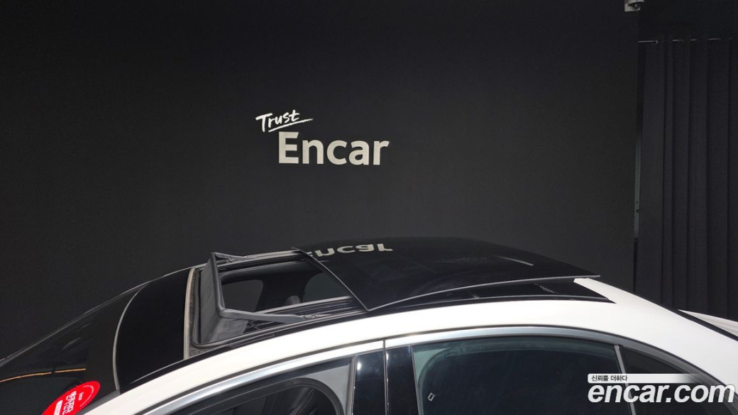 Mercedes-Benz E-Class E300 4MATIC Exclusive, 2025