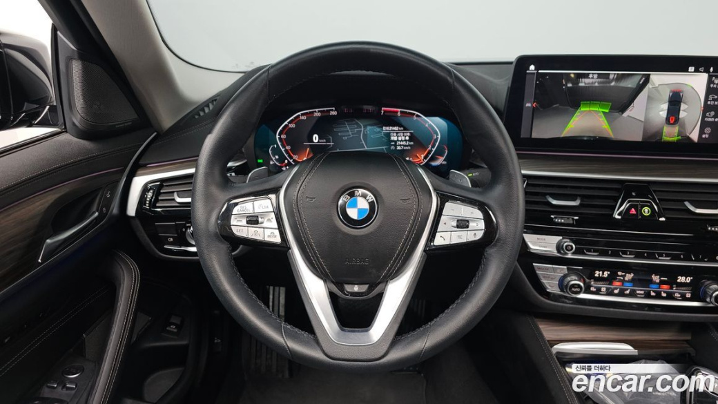 BMW 5-Series 530i Luxury, 2023